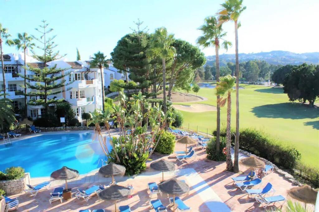 Stylish One Bed Apartment At Matchroom Country Club Fuengirola Exterior photo
